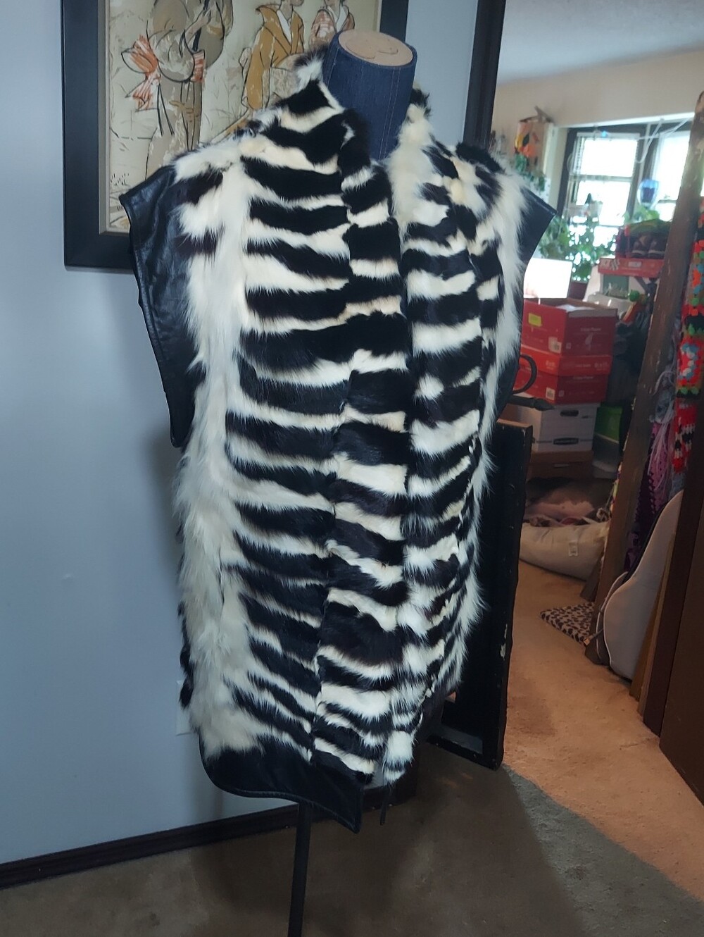 Vintage Handmade? Women's Black And White Fur Vest Size Medium/Large- As IS